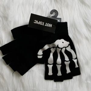 Skeleton hand fingerless gloves